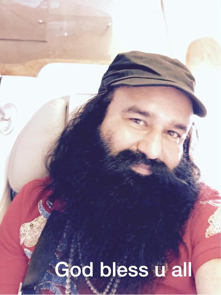 pari_Sharma77's tweet photo. 🙏धन धन सतगुरु तेरा ही आसरा🙏
हे मालिक🙏 @Gurmeetramrahim
दिन भर में मुझसे ऐसा कोई कर्म न हो जो तेरी नजर में गुनाह हो हक हलाल की कमाई करके खाऊं किसी का दिल ना दुखाऊं 🙏सबसे निःस्वार्थ प्रेम करुं🙏
जितना हो सके चलते फिरते सुमिरन करुं सच्चे सतगुरु जी हर पल आपकी याद😍 बनी रहे जी।🙏 https://t.co/fr65TEqCIH
