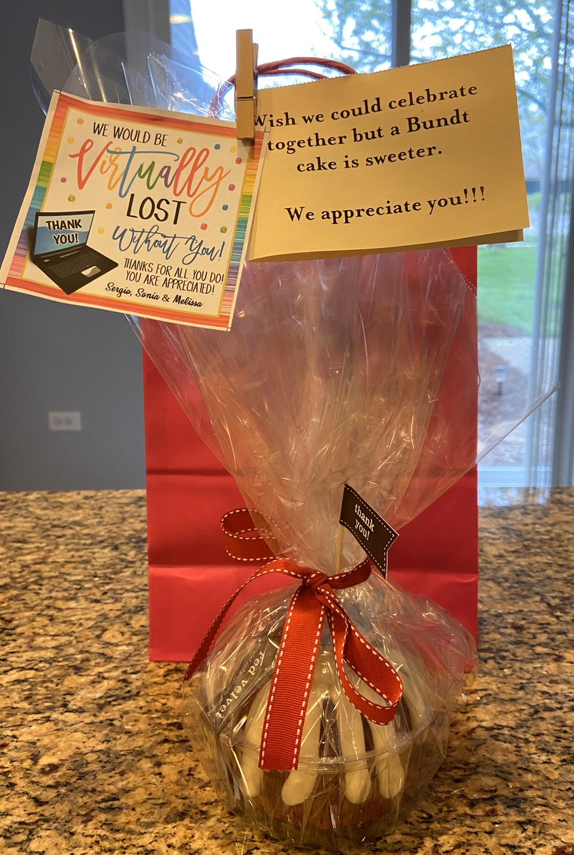Feeling appreciated with a special delivery from <a href="/MrsSoniaRuiz/">Sonia E Ruiz</a>  herself!! Thank you so much <a href="/Mr_SGonzalez/">Sergio Gonzalez</a> and <a href="/RaichMelissa/">Melissa Raich</a>! #NWHuskies #112Leads