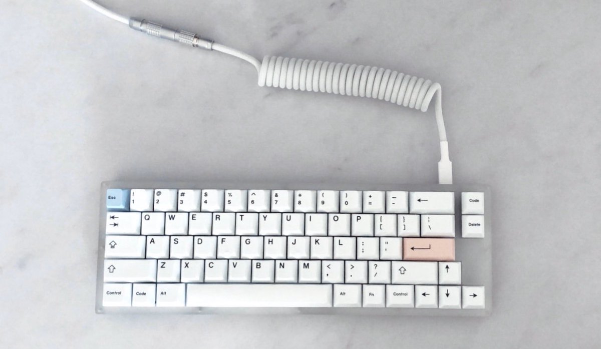 Cable: Blanco LEMO®️

Keycaps: GMK MrSleeves EPBT &amp; Bow❌Gok

Keyboard: YC66

📷: IG | peteyhaigh