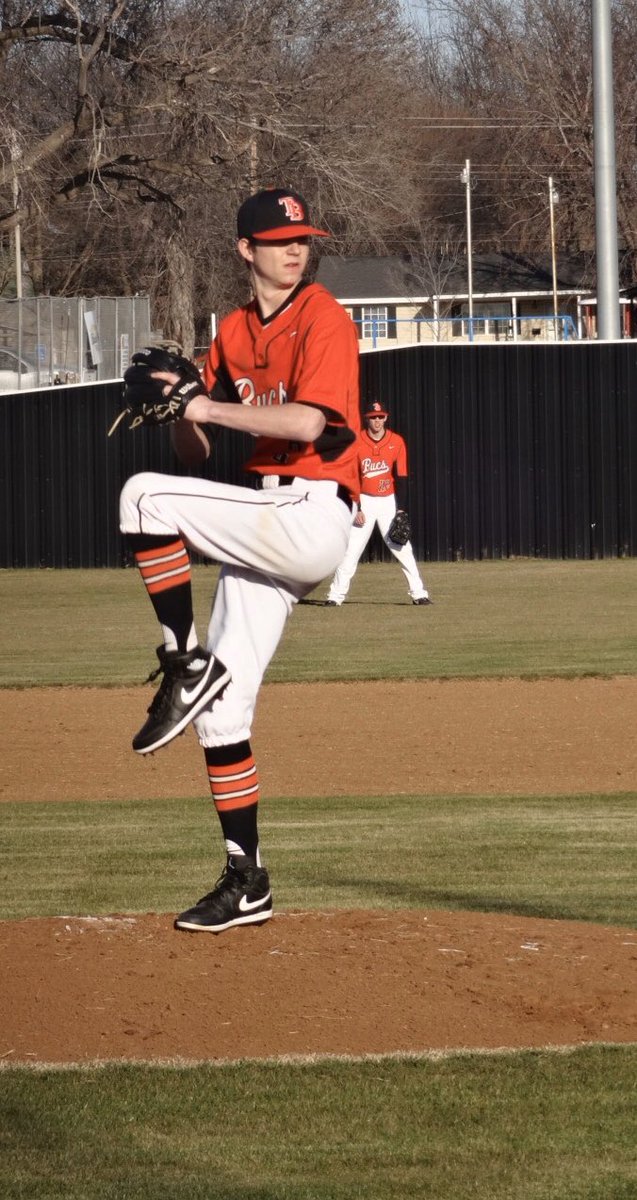 d_hamilton6's tweet photo. First off I’d like to thank my family, friends, coaches and teammates for pushing me to the best of my ability and for always believing in me. I’d officially like to announce that I have committed to the NOC Mavs. #Gomavs🤘🏻 @noctonkmavs https://t.co/VOpxvV3KRh