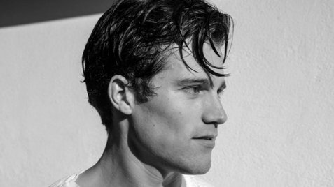 Isha_Bassi's tweet photo. me: ....
my friend: ....
me: okay, so I've fallen in love with some fictional characters again 

#HollywoodNetflix https://t.co/QHmBHUFm3j