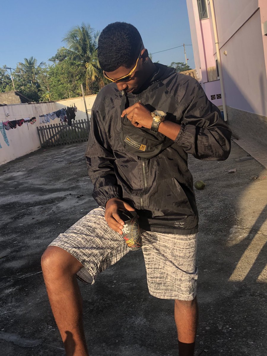 yodaa98's tweet photo. Di’ oclin “) mrm q tu n entenda, mas eu to te vendo 😎 https://t.co/pmMXYrlObe