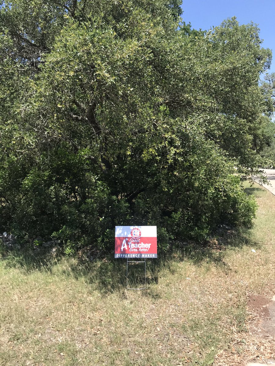 MrsWoodrom's tweet photo. More than 100 miles driven today to bring some ❤️ to our beloved CHS teachers! @CHSNoMoARDs @laurencastillej #NotDoneYet #MoreMilesToGo @canyonhscougars https://t.co/99rauacgBn