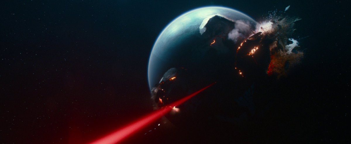 #7 The miniaturised Death Star tech that was introduced in THE LAST JEDI (the battering ram-canon) is taken one step further as an idea with the Final Order's weapons capabilities. Every star destroyer a planet killer.