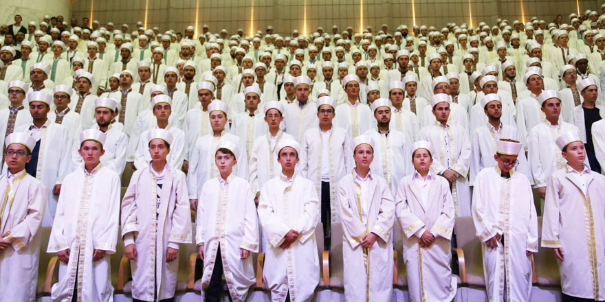 Gelecek siz değil biziz! Elbette o gün gelecekti. Elbette Mustafa Kemaller bir gün büyüyecekti. Türk'ün evladı kalesini teslim etmetecekti. Ne mutlu ki bu devrin genciyim. Ne mutlu... #GelecekBizizGidecekSizsiniz