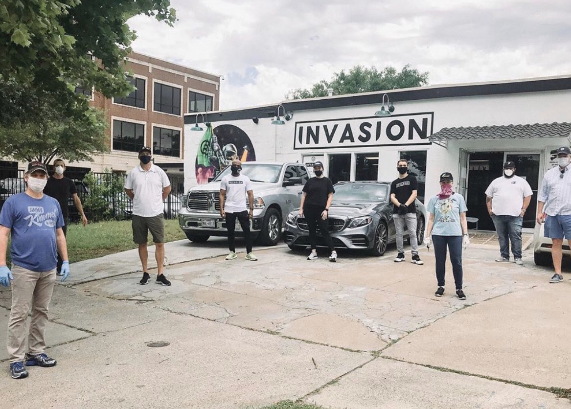 eatinvasion's tweet photo. Invasions is here to not only make an impact on the Dallas food scene, but in the Dallas community as a whole. We teamed up with @thehumanimpact to prepare and deliver meals to the homeless. Thank you for helping us help others 🤍 https://t.co/L4vvvCfPf0