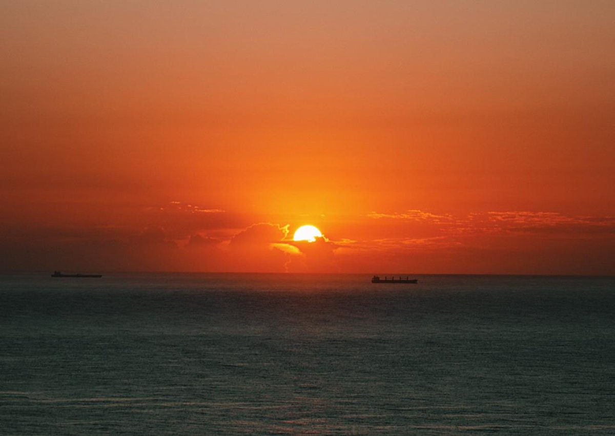 ILuvDBN's tweet photo. Spectacular Sunrise in Durban this morning @Yuveer106 https://t.co/bUi8ntLhPa