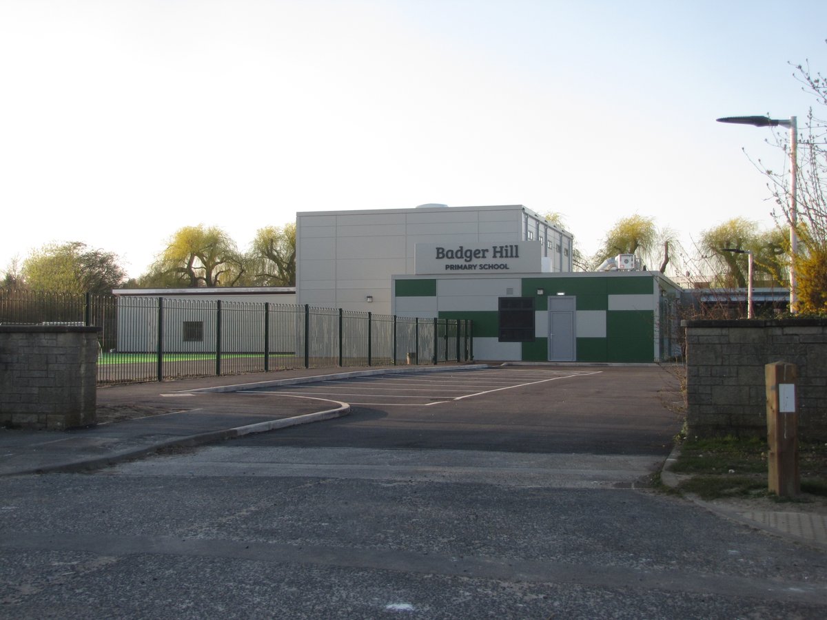 greenbeltsal's tweet photo. What has happened in this #Elizabethan #Era #architecture wise @CityofYork ? Hope it's more friendly looking on the inside. 
@CheapoCrappy @PlanningShit #CarbuncleCup.
As for #ArchbishopHolgatesCESchool 
How disappointing compared to the grand #ArchbishopsPalace https://t.co/EKbBGGyRhZ