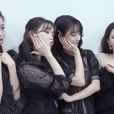 seungheehour's tweet photo. goodnight 2 her only <3 https://t.co/UTUwtIJtqy