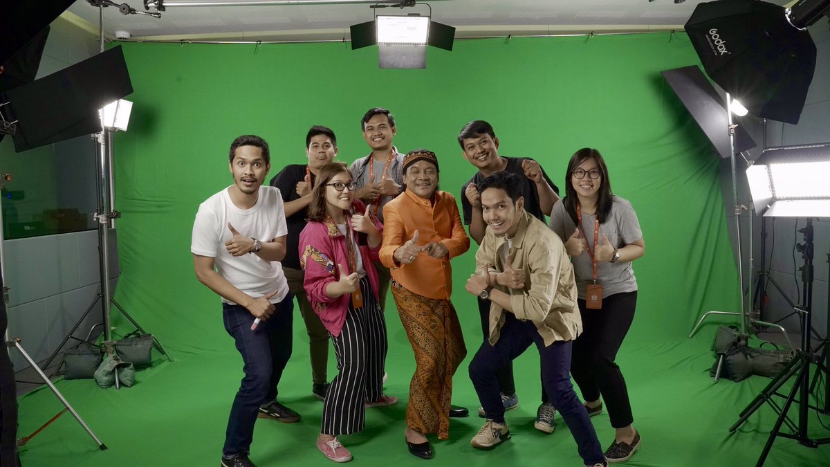 Turut berduka cita pakde, kaget baru bangun liat berita😔.