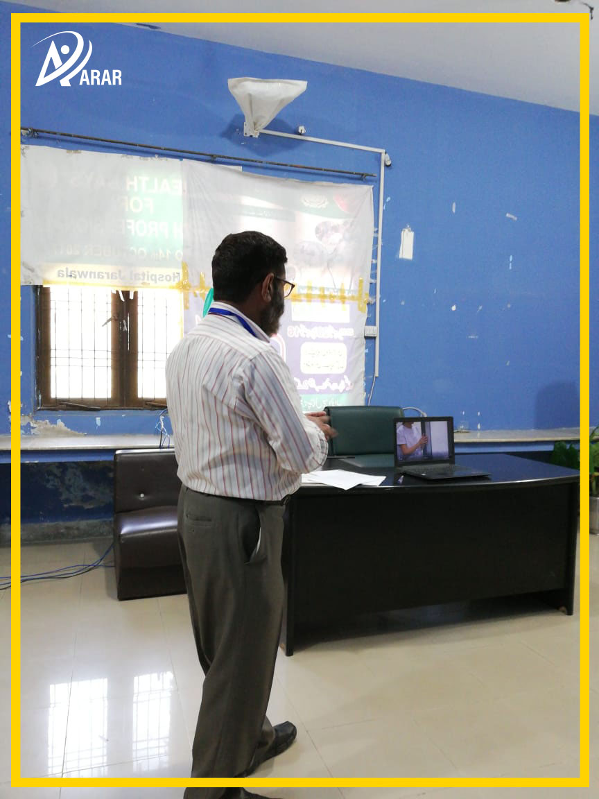ArarGroup123's tweet photo. @ArarGroup123 along with @pid_gov is providing its services round the clock at THQ Hospital Jaranwala, Faisalabad. Training session conducted by our skillful District Manager Nisar Ahmed on 21-04-2020.

#COVID19 
#ARARServingHumanity
#ARARCoronaSaviours
#WasteManagement https://t.co/QaCbQijLrc