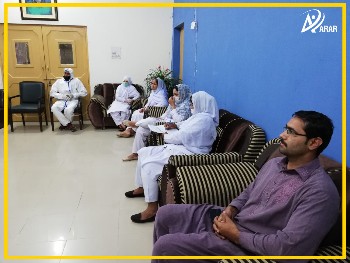 ArarGroup123's tweet photo. @ArarGroup123 along with @pid_gov is providing its services round the clock at THQ Hospital Jaranwala, Faisalabad. Training session conducted by our skillful District Manager Nisar Ahmed on 21-04-2020.

#COVID19 
#ARARServingHumanity
#ARARCoronaSaviours
#WasteManagement https://t.co/QaCbQijLrc