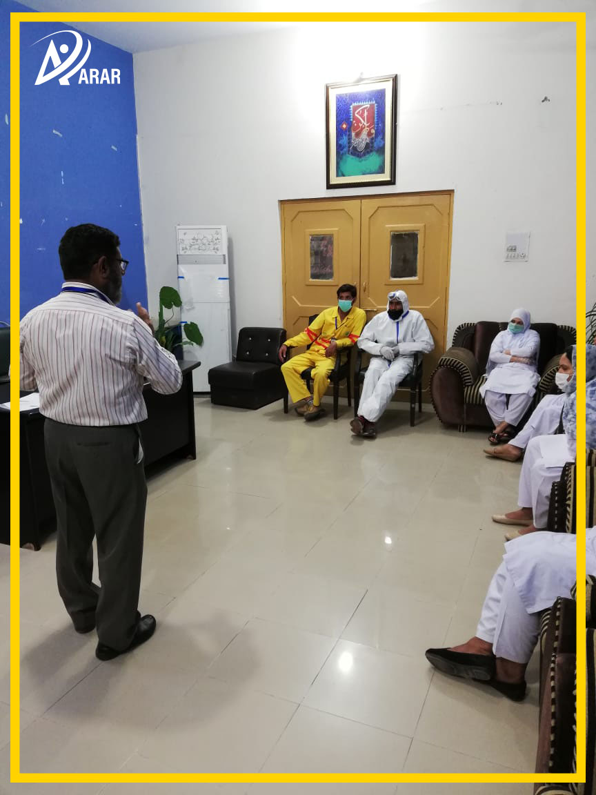 ArarGroup123's tweet photo. @ArarGroup123 along with @pid_gov is providing its services round the clock at THQ Hospital Jaranwala, Faisalabad. Training session conducted by our skillful District Manager Nisar Ahmed on 21-04-2020.

#COVID19 
#ARARServingHumanity
#ARARCoronaSaviours
#WasteManagement https://t.co/QaCbQijLrc