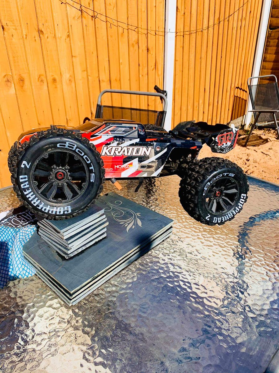 ARRMARC's tweet photo. Lazy days with the KRATON.

#RCFROMHOME #ARRMAHOF #HALLOFFAME #ARRMAWORLDWIDE #FASTERANDTOUGHER #ARRMATOUGH #STAYROLLING #KRATON #ARRMACREW #SPEEDMONSTER https://t.co/HpKwTVSrEe