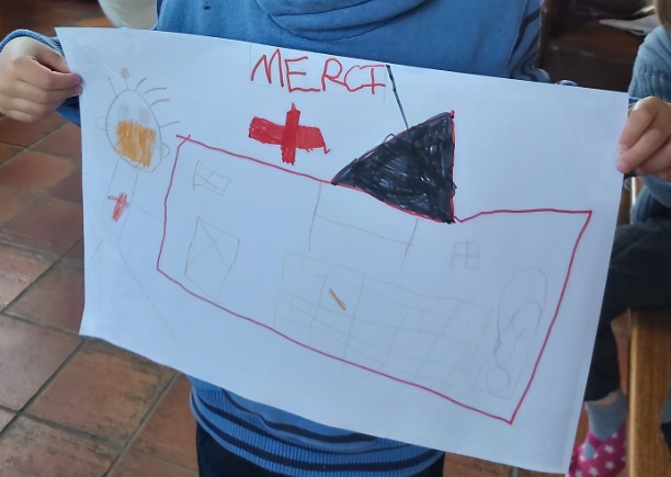 Aide-soignants, médecins, vétérinaires, facteurs, livreurs, couturiers, fabricants de masques, bénévoles...les élèves de l'école maternelle et élémentaire Bruxelles vous disent "MERCI" cc <a href="/dburkli/">Delphine Bürkli</a>