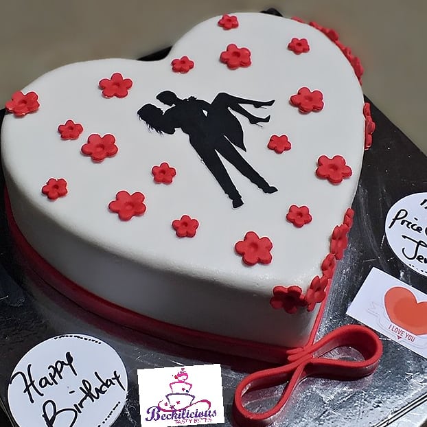 BeckiliciousTa1's tweet photo. Let me be your messenger of love 😁 #TasteLikeNoOther #JosSlayBaker247 #josbaker #BTB 🎂🎂 https://t.co/7p2vFk3Ofu