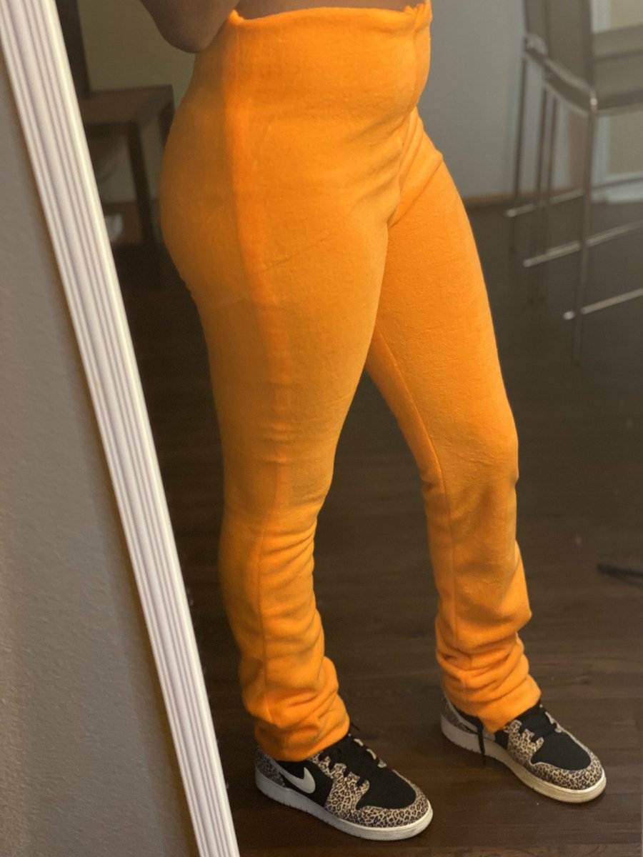 daranaeee's tweet image. Don’t limit your challenges. Challenge your limits. I’m trying to have my way with this.✨😘🤫 
High Waisted Sweats/Tights (STACKED)🤩 
#ItsOnlyUpFromHere #LetsGooooNae #FirstPair