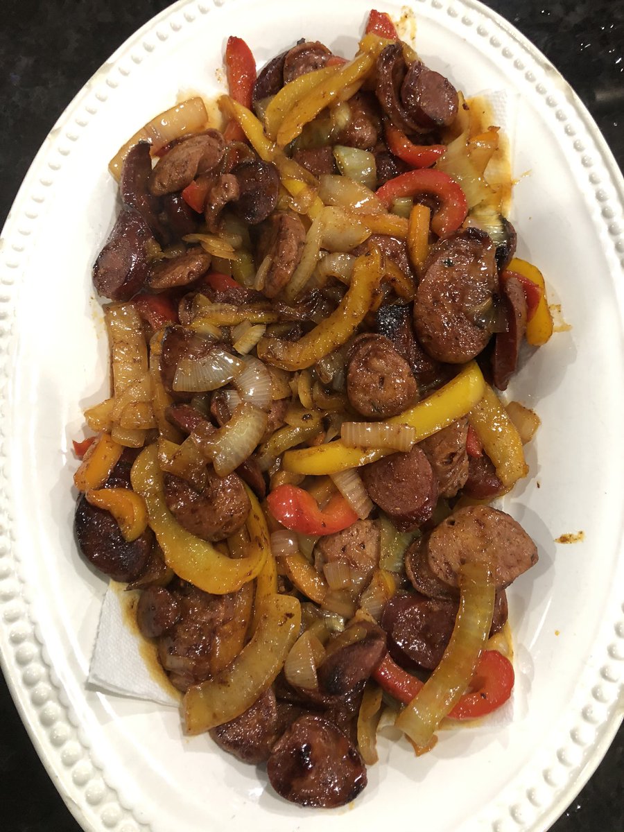 GTAMPastor's tweet photo. Tonightβs dinner... sliced #Evergood hot link and #aidellessausage roasted garlic chicken & gruyere with red, yellow & orange sweet bell peppers and white onion.
#CulinaryHobbiest https://t.co/QkXOKKQdOr