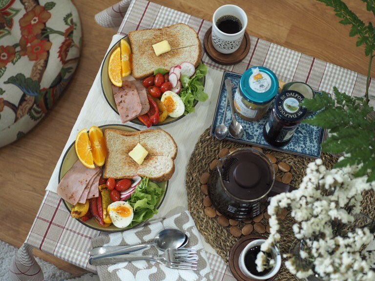 SasiBee's tweet photo. Today’s breakfast อิ่มจุกๆ กันไป กาแฟวันนี้ maxim aroma จ้า #toast #cookingbysasibee #beeyeethetable #breakfast #breakfastideas #latte #icelatte #coffeeoftheday #coldfoamcoldbrew #coldbrew #coldbrewcoffee #sandwich #homemade #homemadefood #ทำอาหาร #เมนูกักตัวchallenge https://t.co/nM8IDZo5NS
