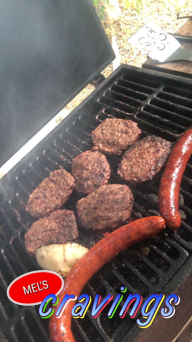 mel0976's tweet image. Burger Night! #Keto #90secondbread #BigMouthBurgers #Grilling #Yum