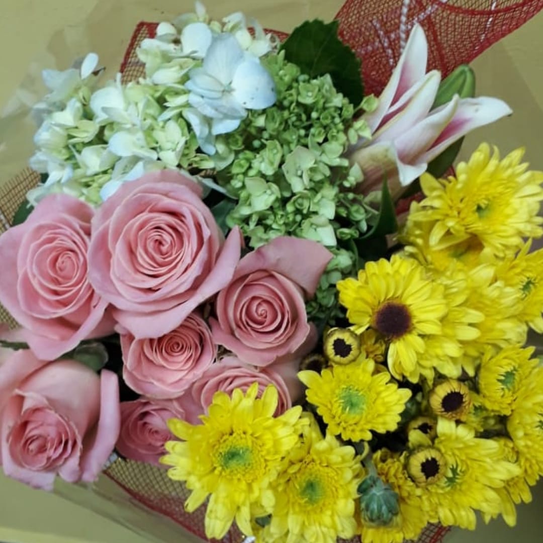 diegotrevinoa_'s tweet image. Hola!Mi familia está ofreciendo ramos de flores a $350 pesos con envío a domicilio para el día de las madres.Todo lo recaudado servirá para que mi mamá pueda seguir con su tratamiento contra el cáncer de mamáLes agradecería mucho su ayuda para poderle regalar esperanza a mi mamá!