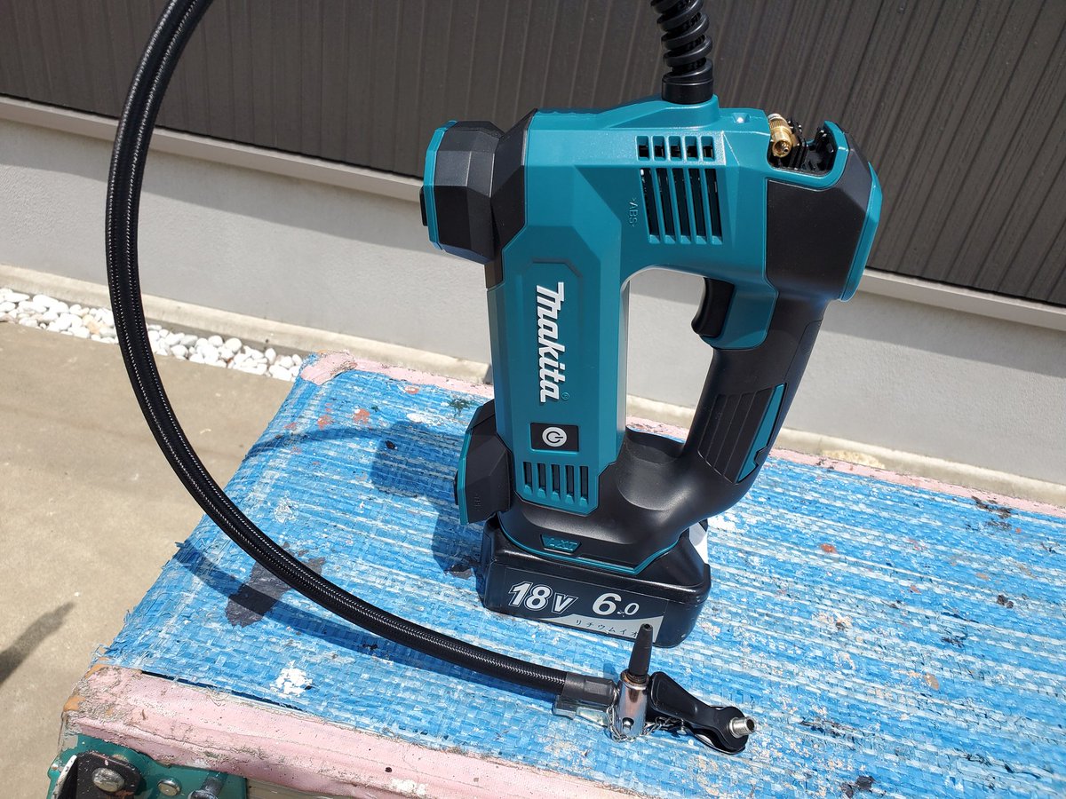 choko_kinako326's tweet image. 自転車のタイヤの空気、ボールの空気、そしてこれからの時期プールの空気入れにも☺️
こんなMakitaがあるなんて(笑