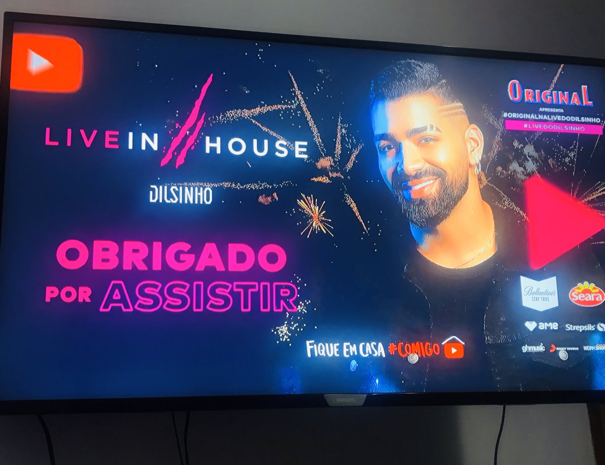 fcdilsinhomania's tweet photo. Você nos agradeceu mas acho que somos nós que devemos te agradecer por ser esse ídolo incrível, essa pessoa maravilhosa. Obrigada por matar um pouco da nossa saudade com essa live. Te amamos ❤️

#OriginalNaLivedoDilsinho #LiveDoDilsinho #LiveInHouse https://t.co/65OAyEHeLJ