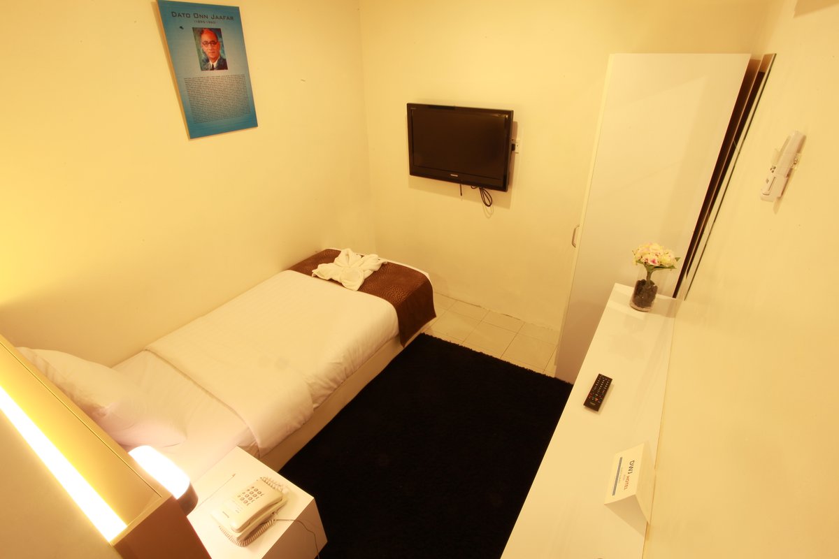 DWJHotel's tweet photo. Good morning!
We still have rooms available for today.

Single Room - RM 75.00
Standard Room - RM 108.00
Superior Standard - RM 118.00
Deluxe Room - RM 128.00
Family Room - RM 140.00

For reservations, call us at 05-2428777 or visit https://t.co/tvpNssPSTb
#hotel #hotelipoh https://t.co/19Mz4kAS7w