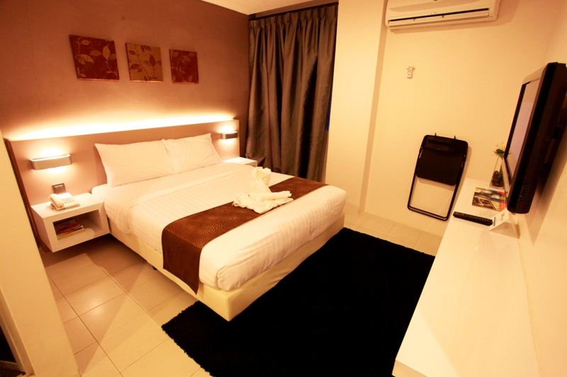 DWJHotel's tweet photo. Good morning!
We still have rooms available for today.

Single Room - RM 75.00
Standard Room - RM 108.00
Superior Standard - RM 118.00
Deluxe Room - RM 128.00
Family Room - RM 140.00

For reservations, call us at 05-2428777 or visit https://t.co/tvpNssPSTb
#hotel #hotelipoh https://t.co/19Mz4kAS7w