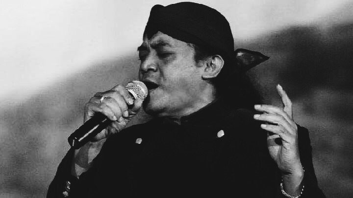 SuperMusic_ID's tweet photo. Turut berduka atas berpulangnya sang maestro Didi Kempot. Penyanyi veteran asal Solo ini mengembuskan napas terakhirnya pagi ini di usia 53 tahun.
Selamat jalan Didi Kempot. Karyamu kan abadi. 

#SUPERMUSIC #RIPDidiKempot #SobatAmbyarBerduka https://t.co/x0NiuSngao