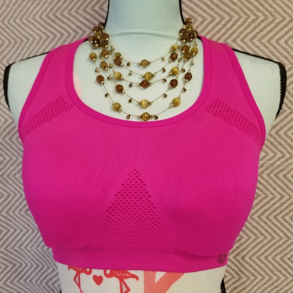 taytayinkc's tweet photo. So good I had to share! Check out all the items I'm loving on @Poshmarkapp from @tothm_poshmark #poshmark #fashion #style #shopmycloset #oldnavy #balancecollection #doterra: https://t.co/rh0EjiwMCq https://t.co/1ARYq6YohX