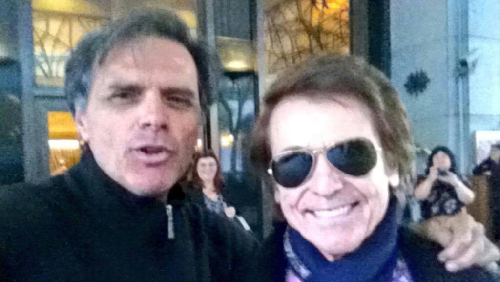 Feliz cumple al MAS GRANDE ENTRE LOS GRANDES el Interminable RAPHAEL