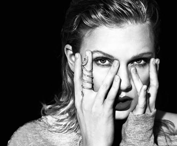 bry_bv's tweet photo. Si algo me han enseñado Beyoncé y Taylor swift es verle el lado bueno a las cosas que te pasan https://t.co/AXfpsNOUtJ