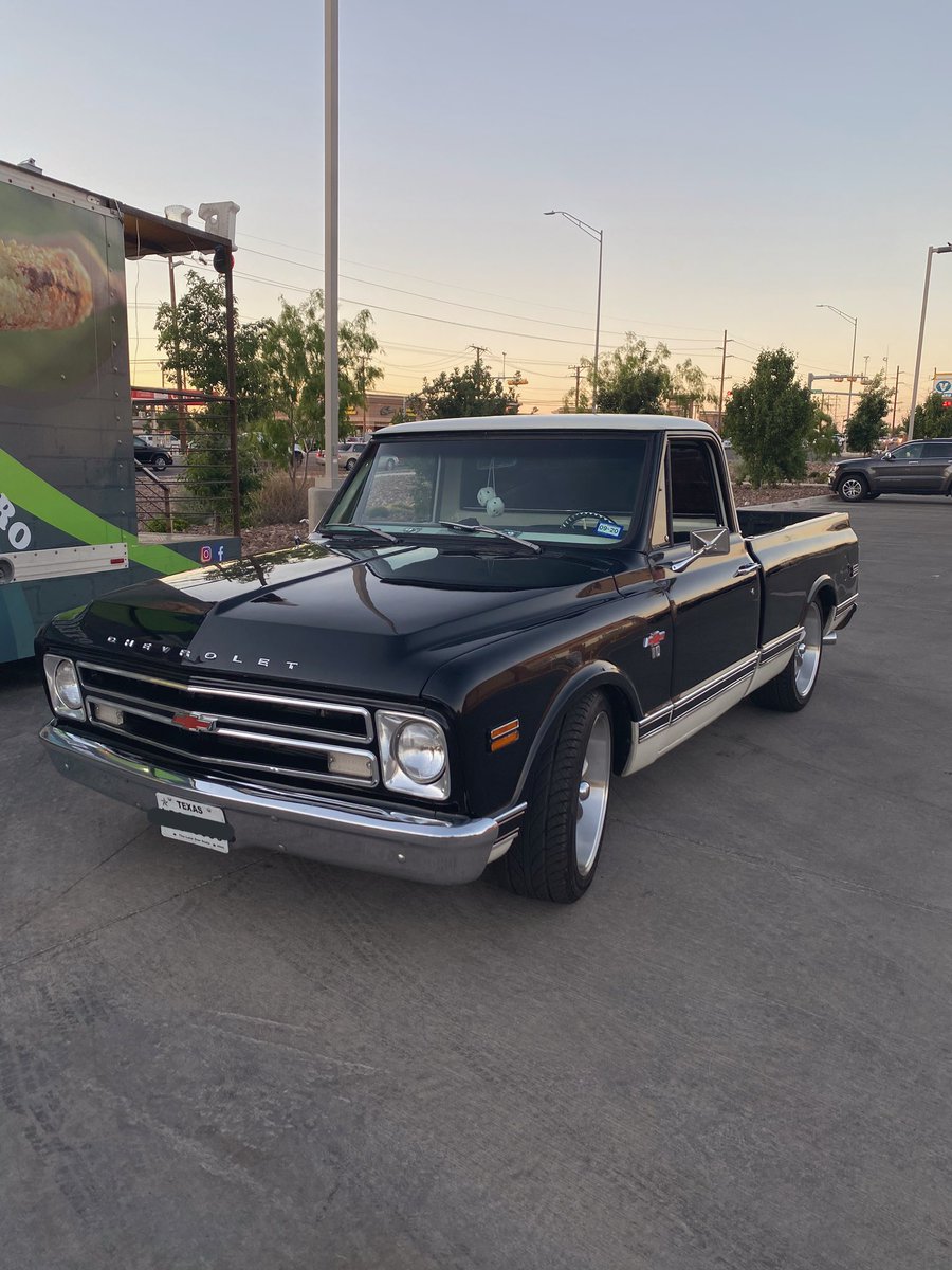 vlexgalindo's tweet photo. mamalona was in the shop for a while and shes back lookin fine as hell (shout to the elotero man) https://t.co/AnVVNVsXCs
