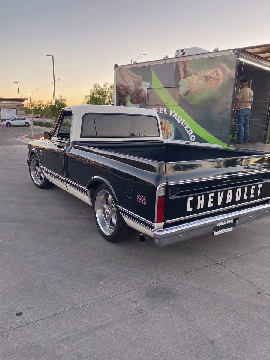 vlexgalindo's tweet photo. mamalona was in the shop for a while and shes back lookin fine as hell (shout to the elotero man) https://t.co/AnVVNVsXCs
