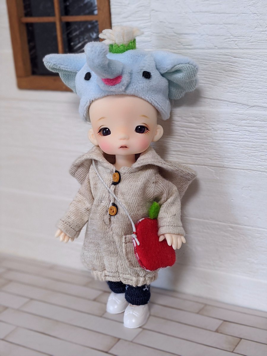 aoikei03's tweet photo. おでかけのじゅんびできたよ。え?おでかけしないの?
ショボン の図
ゾウの帽子~*ぴよ* (@dollpiyo)さま
パーカー~しおつ(@uriokan)さま
りんごポシェット~ゆみ(@yumi110706)さま
#imda #imdadoll #imdatimp https://t.co/R6TYV7vFwo