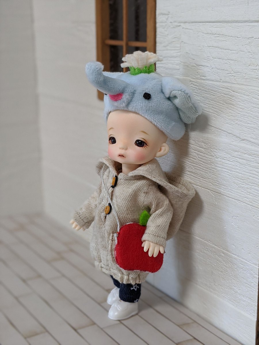 aoikei03's tweet photo. おでかけのじゅんびできたよ。え?おでかけしないの?
ショボン の図
ゾウの帽子~*ぴよ* (@dollpiyo)さま
パーカー~しおつ(@uriokan)さま
りんごポシェット~ゆみ(@yumi110706)さま
#imda #imdadoll #imdatimp https://t.co/R6TYV7vFwo