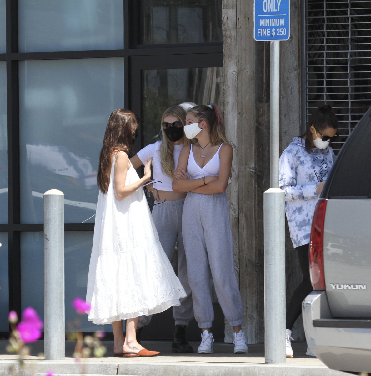 Dakota Johnson Fans On Twitter New Pictures 111 Of Dakota And Apple Martin In Malibu On May 2nd Are Finally On The Web Sorry For The Delay Dakotajohnson Https T Co We8w0y4hf2 Https T Co Z8x0hq6wvc