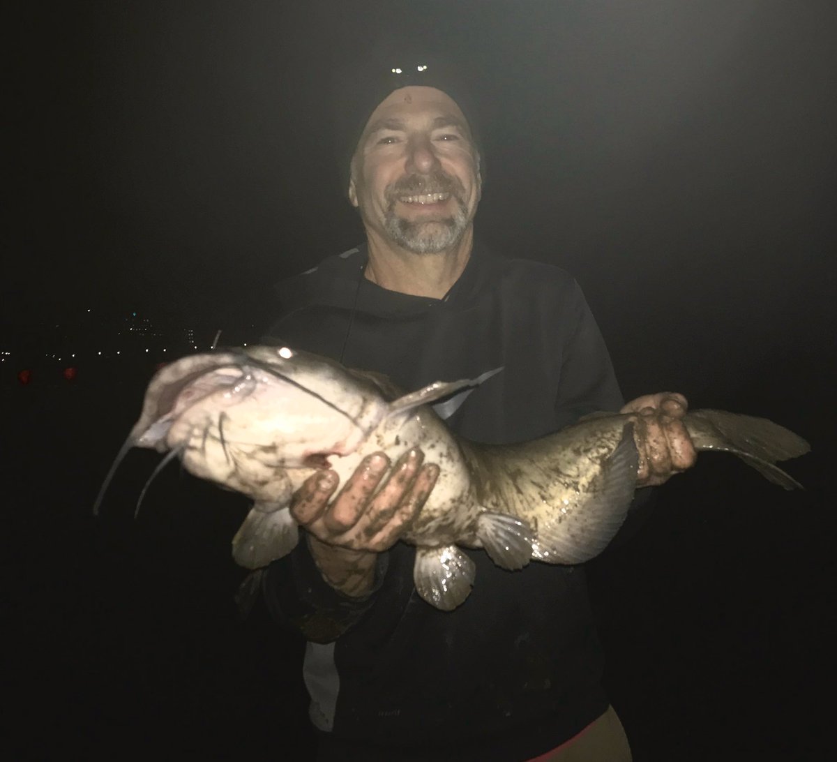 JamesShallenbe4's tweet photo. Not a lot of bites tonight, but the big #channelcats were active - this one was over 10 lbs. https://t.co/iGA1UPKdM5
