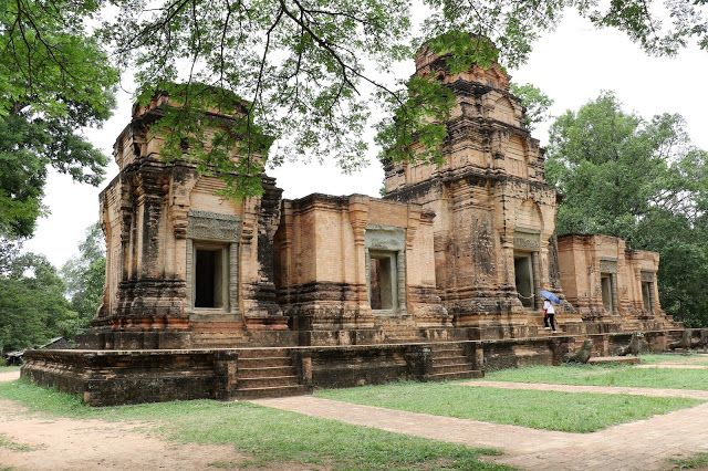 IndraniTweeets's tweet photo. Prasat Kravan – Vishnu Temple in #Angkor, Cambodia This is one of the few Lord Vishnu Temple in Angkor #Cambodia. Explore through my blog...

https://t.co/OdCT644SaE

#travelblog @NGTIndia @siemreapnet https://t.co/CSYSZqSfYk