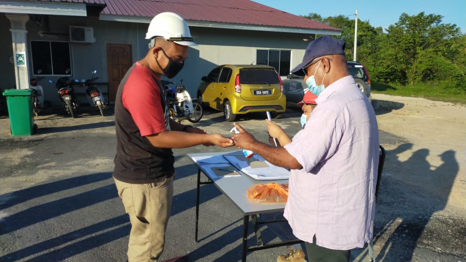 Pemantuhan Di Tapak Bina Mengikut Kepada Garis Panduan Amalan Langkah Pencegahan Covid-19 Oleh Pihak CIDB bagi  Projek Lebuhraya KBKK Pakej 2B Kelantan pada 5/5/2020.
#HapusCOVID19
#KitaMestiMenang

<a href="/CawJalanJKR/">Cawangan Jalan JKR Malaysia</a> <a href="/ECERJKR/">ECER JKR</a> <a href="/Zulakmal8/">zulakmal</a> <a href="/RuslanAbdAziz/">Ir Ruslan Abdul Aziz</a>
<a href="/AdenaMamat/">AdenaMamat</a> <a href="/irsafari/">dmsa38</a> <a href="/UPKEcer3/">UPKEcer3</a>