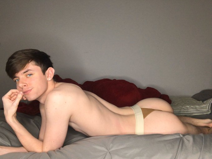 Watch Oliver Edwards's leaked NSFW photo on TwXstars