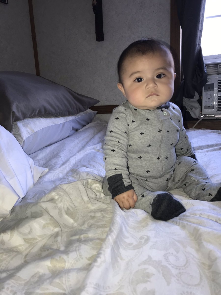 SelenaRosas's tweet image. Why is a lil human sitting the cutest thing evurrrrr #thatform