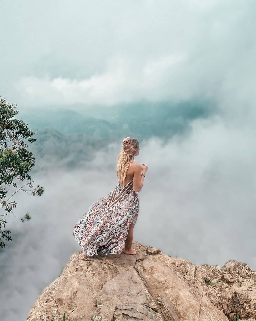 Ella_SriLanka's tweet image. ♡ #ellarock ! So it is a hell of a hike to get up here! Mostly because we didn't take the right path and ended up walking in the jungle !! I was so scared of snakes, didn't see any though! …
…
.
⟡ As you can see, it is really cloudy! Actually, it jus… instagr.am/p/B_yh-0LpBRX/