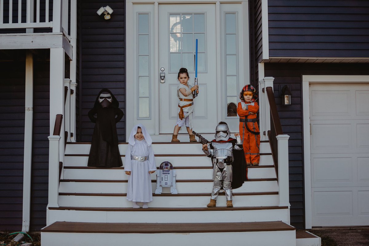 ZeeOco's tweet photo. Happy Star Wars Day! #StarWarsDay #MayThe4thBeWithYou @starwars https://t.co/rjRRuiu6Ry