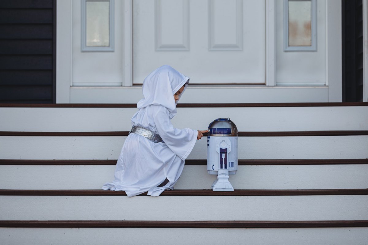 ZeeOco's tweet photo. Happy Star Wars Day! #StarWarsDay #MayThe4thBeWithYou @starwars https://t.co/rjRRuiu6Ry