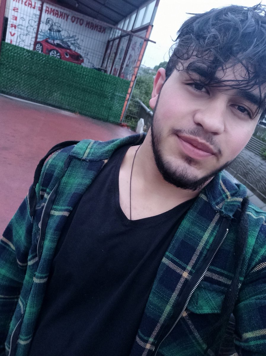 Saiirin dediği gibi,"Karaktersizligine nazar boncuğu tak da şerefsizligine nazar değmesin"....