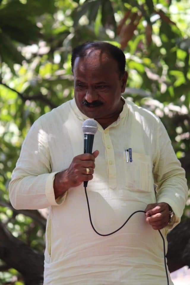 Jayant_R_Patil's tweet photo. मराठा आरक्षणासाठी ज्यांनी अखंड अविरत संघर्ष केला असे मराठा समाजाचे नेते श्री. शांतारामबापू कुंजीर यांचे दुःखद निधन मनाला चटका लावणारे आहे. बापूंना भावपूर्ण श्रध्दांजली. बापूंचे कुटुंब व त्यांच्या हजारो कार्यकर्त्यांच्या दुःखात आम्ही सहभागी आहोत. https://t.co/w6FehPhJUA