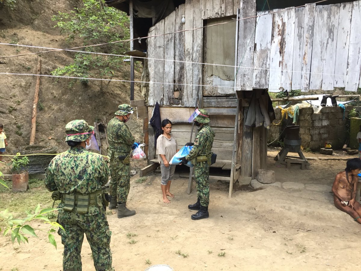PNPMayoyao's tweet photo. βNo act of kindness, no matter how small, is ever wasted.β
Mayoyao MPS personnel handed food supplies and groceries to the selected indigent families at Barangay Balangbang in relation to the #AdoptAFamilyProgram of the PNP.
#PNPKakampiMo #PNPKakampiMoLabanSaCOVID19 #GoodDeeds https://t.co/caWW3kAsBw