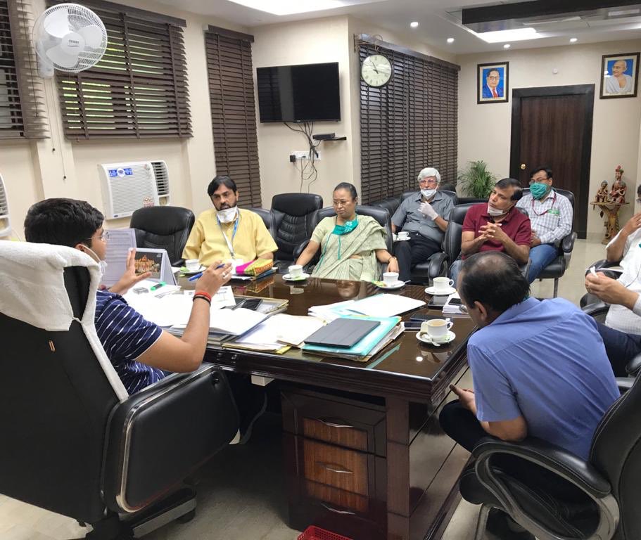 cdolucknow's tweet photo. लखनऊ आइ एम ऐ के एवं निजी चिकित्सालयों के चिकित्सकों के साथ बैठक करके मेडिकल फ़सिलिटी में इमर्जन्सी सेवाओं के लिए प्रोटोकौल तय करने हेतु बैठक की और मेडिकल संक्रमण रोकने के लिए उपायों पर चर्चा की गयी। @CMOfficeUP @AdminLKO @MoHFW_INDIA https://t.co/dspr6U3M91
